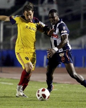 Walter Ayovi 9