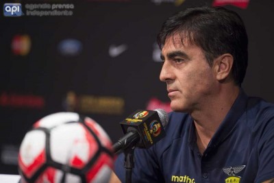 Gustavo Quinteros 19