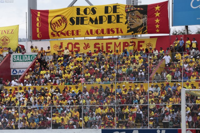 Hinchada Aucas 3