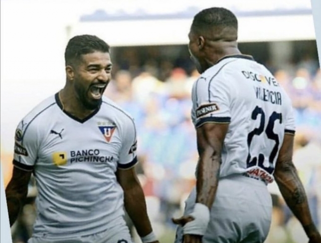 Antonio Valencia 26