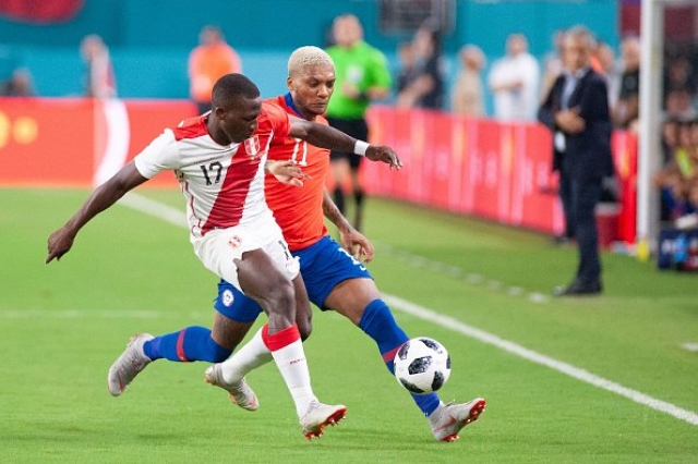 Luis Advincula 2