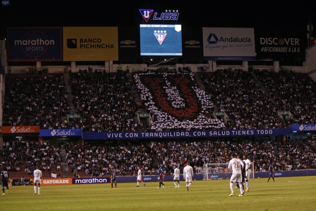 Hinchada LDU 13
