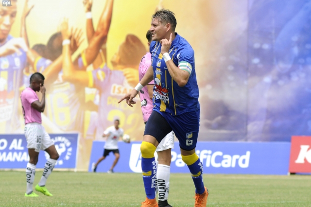 Carlos Garces 7