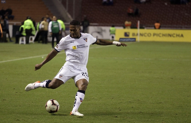 Antonio Valencia 6