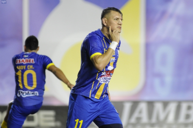 Carlos Garces 9