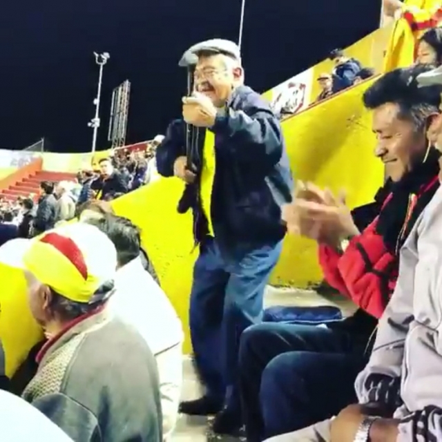 Hinchada Aucas 5