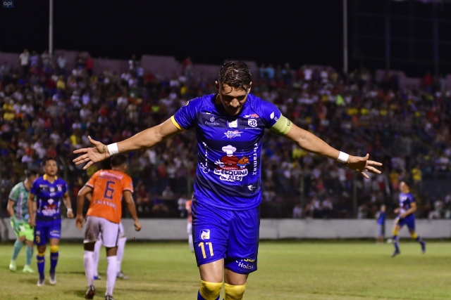 Carlos Garces 8