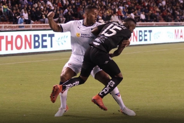 Antonio Valencia 7