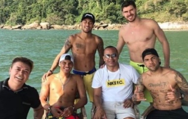 Neymar Junior y Dani Alves 2