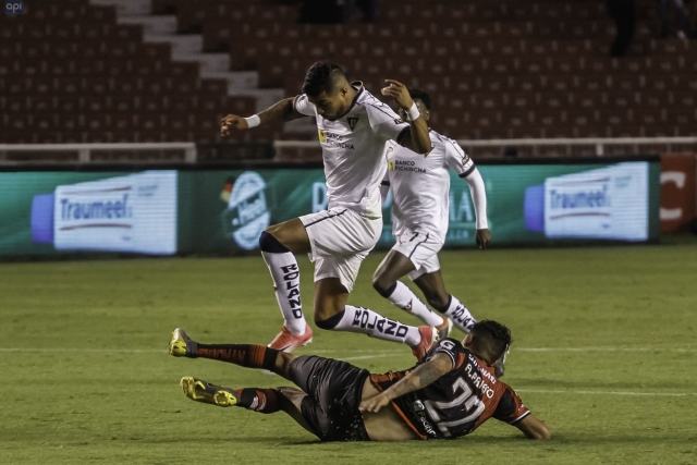 Rodrigo Aguirre 5