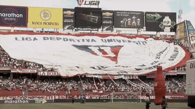 Hinchada LDU 3