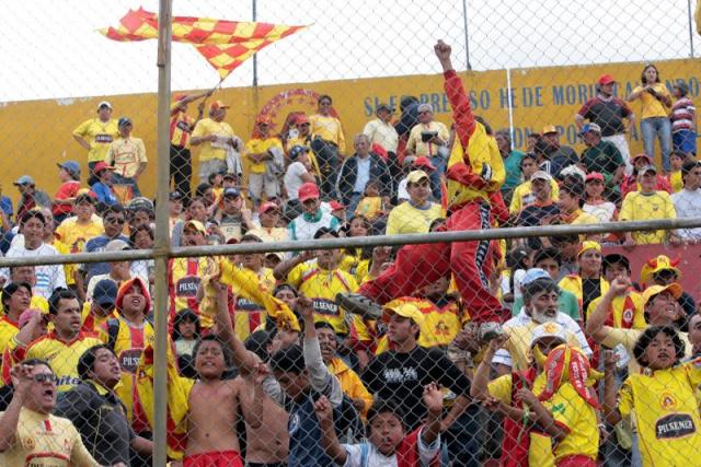 Hinchada Aucas 2