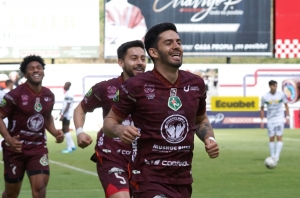 Ronie Carrillo brilla con doblete y Mushuc Runa se impusó ante Orense