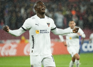 ¿Sin un solo 9 la U? ¡El Tin negocia con LDU para ir a la liga de CR7!