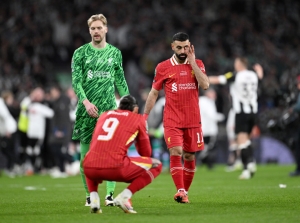 Arne Slot decepcionado por la derrota en la final de la Carabao Cup