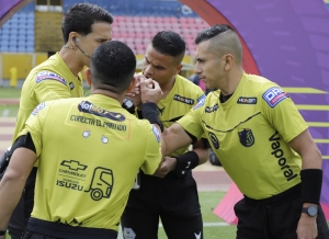 Árbitros designados para la final ida entre Barcelona y Aucas