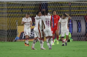 El SUEÑO COPERO SIGUE VIVO: Deportivo Cuenca se tomó el Atahualpa y dio un paso CLAVE por la Sudamericana