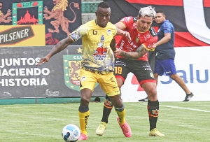 Jefferson Montero con asistencia y José Angulo con golazo para salvar al Querétaro (VIDEO)