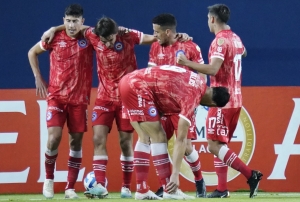 El Bicho y un arranque que tuvo de todo (VIDEO)