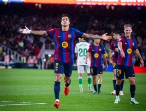 Festival de goles Culés bajo la lluvia: El Barcelona tritura al Racing de Santander y sostiene su liderato