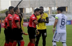 Error fatal contra el Ídolo: Omar Ponce sentenció que se debió conceder penal a favor de Barcelona por mano