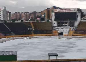 ¡UNA CHANCHERA Y ENCIMA UNA BOMBA DE TIEMPO! Clausurado el estadio Olímpico Atahualpa