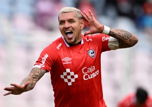 El Matador Carlos Garcés no tuvo piedad: Tres goles suyos y Cienciano se despachó sin clemencia