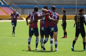 ¡FIESTA EN LA PREFE Y LOCURA EN EL ATAHUALPA! Deportivo Quito volvió a su templo y LO HIZO IMPONIENDO RESPETO