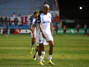 Deyverson se fue con todo contra la LigaPro: El goleador explotó por el gol anulado a Liga y tildó de vergüenza al VAR
