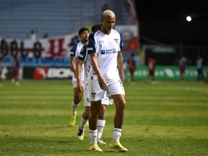 Deyverson se fue con todo contra la LigaPro: El goleador explotó por el gol anulado a Liga y tildó de vergüenza al VAR