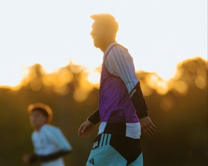 Corazón chiquito en el planeta fútbol al ver a Lionel Messi entrenar por última vez en la selección Argentina