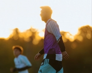 Corazón chiquito en el planeta fútbol al ver a Lionel Messi entrenar por última vez en la selección Argentina