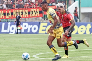 ¡Hamilton Piedra se puso el traje de héroe para rescatar a Deportivo Cuenca en Manta! (RESUMEN)