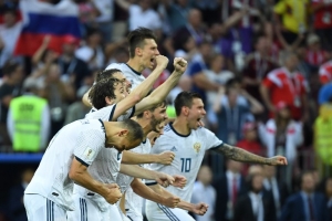 ¡El anfitrión se bajó a un candidato! (VIDEO)