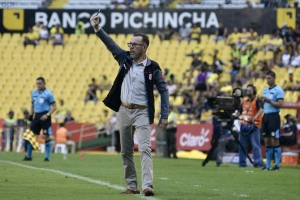 “Respetuosamente esperé, no me pagaron y me tocó recurrir a FIFA”