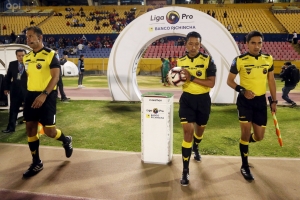 Asegura que Miguel Loor miente: “¡Falso que seamos los 2dos mejor pagados de Sudamérica!”