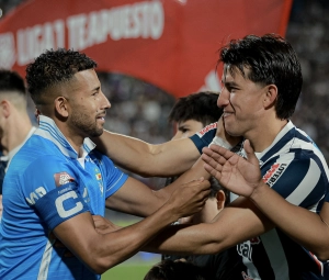 Gol de Eryc Castillo, asistencia de David Vélez y partidazo de Fernando Gaibor en triunfo de Alianza Lima