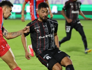 ¡NO LES SALE UNA! Técnico Universitario pierde a Marcio Gómez por el resto del año en plena crisis