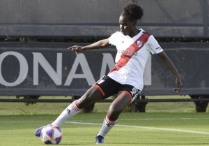 ¡Impecable primera vez como titular de Tamara Angulo en River!