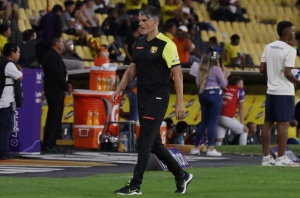 Valencia ha quedado casi salvado con un Mestalla entregado