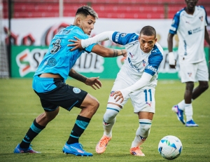 Sobrevivencia alba en el estreno: Liga evita el traspié inicial y sale con vida de un debut de alta tensión