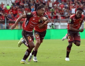 ¡Eddie Guevara contó qué les dijo Rescalvo para el debut de Emelec en Copa Ecuador! (VIDEO)