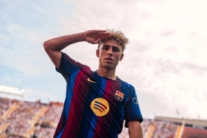 El FC Barcelona humilla al Valencia con baile total para despedirse de Mestalla con goleada y como líderes absolutos