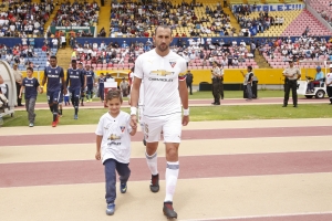 Seis albos en capilla