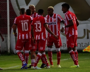 Técnico Universitario se lleva un partido que prometía poco y que dio mucho