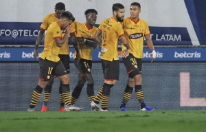 ¡Bustos puso a 5 suplentes y BSC goleó para seguir en pelea por la Etapa! (RESUMEN)