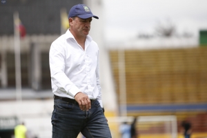 El Lolo se viste de Rojo y Oro