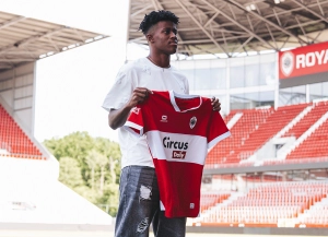 Sigue los pasos de las grandes tricolores: Carlos Daniel Mejía es presentado en filas del Royal Antwerp