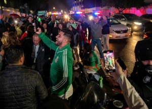 México empezó a jugar el partido fuera de las canchas con una ruidosa manifestación contra Ecuador