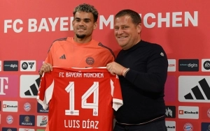 Luis Diaz-Bayern Munich-present-new-signing-2025